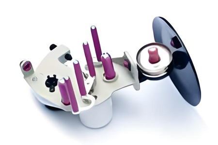 Oil damping tensioner 