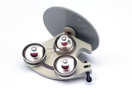 Yarn tensioner with 3 posts