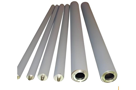 Fabric batching roller of air jet loom, and water jet loom